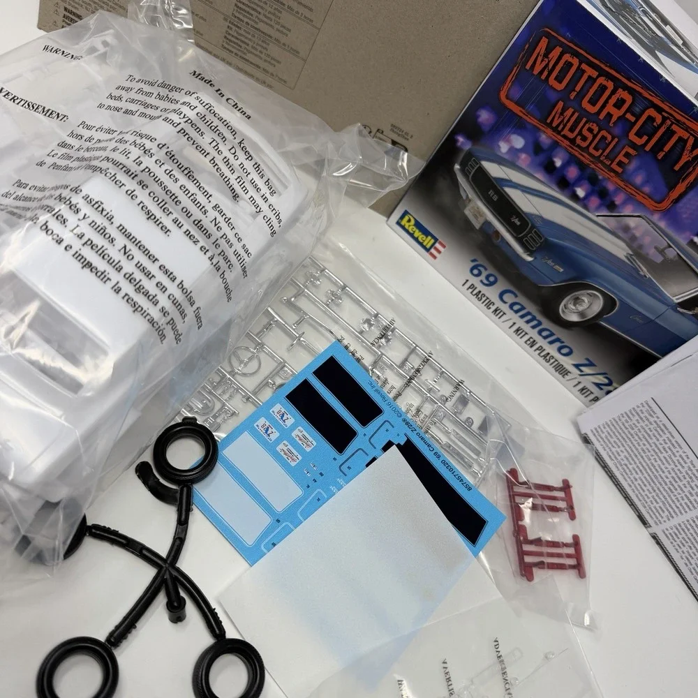 Revell 1:25 Scale '69 Camaro Z-28‎ RS Plastic Model Kit Skill 4 Open Box Unbuilt